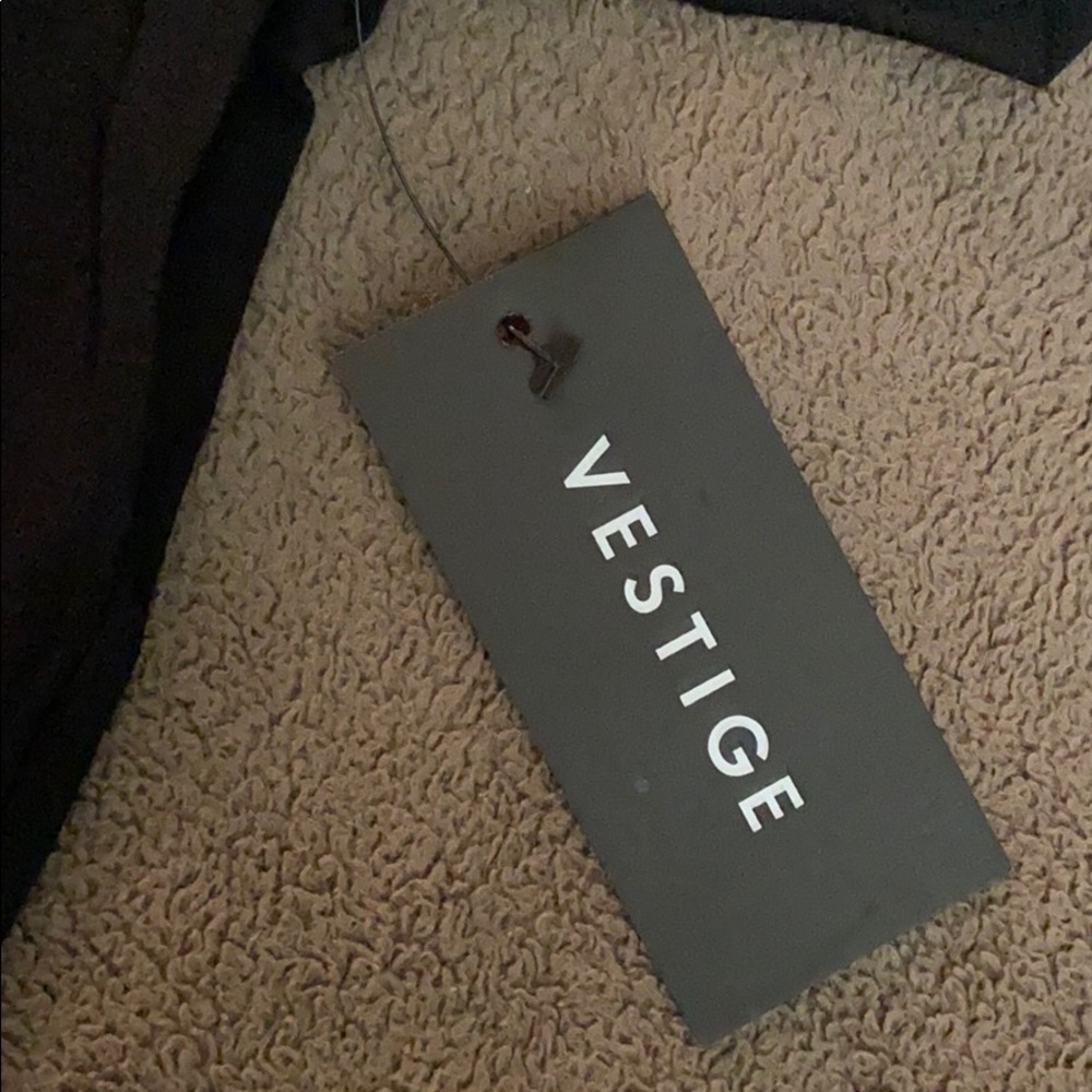 Vestige black graphic t-shirt. Medium. - Picture 2 of 4